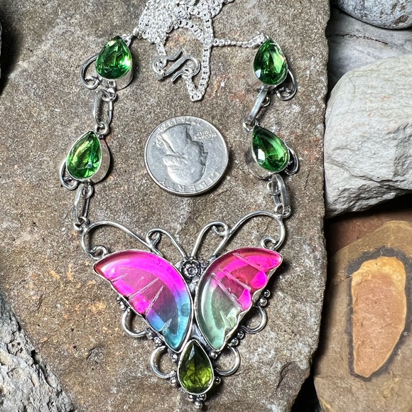 Bi-color tourmaline & peridot butterfly necklace - Picture 4 of 7